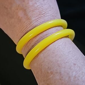 Vintage Yellow Plastic Bracelets 🐈